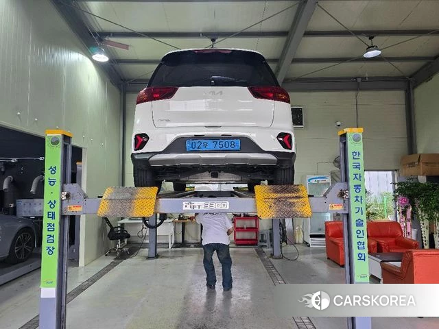 Kia Niro Plus 2022 Белый из Кореи, фото 2