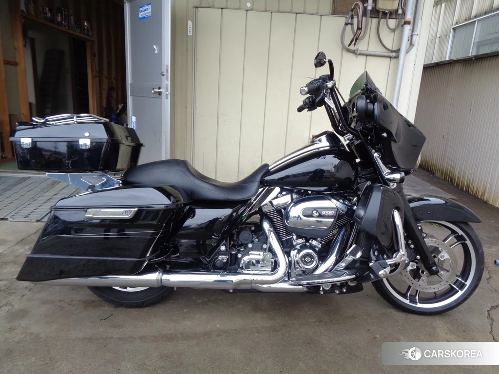 Проданный Harley-Davidson Street Glide FLHXS1690 2017 из Японии