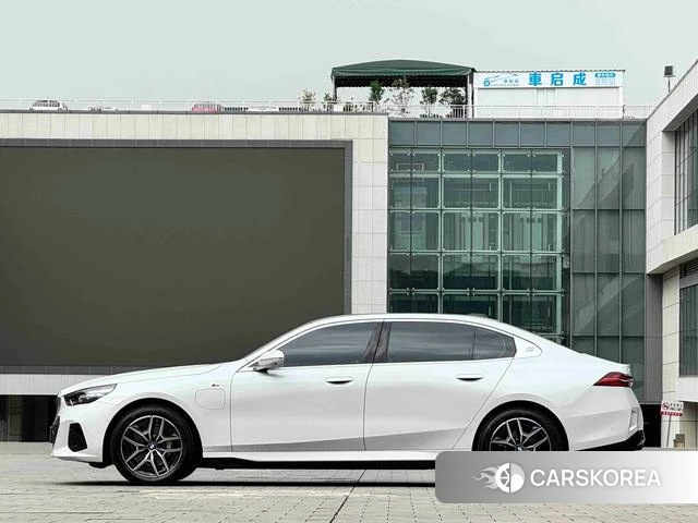 BMW i5 2025 Белый из Китая, фото 6