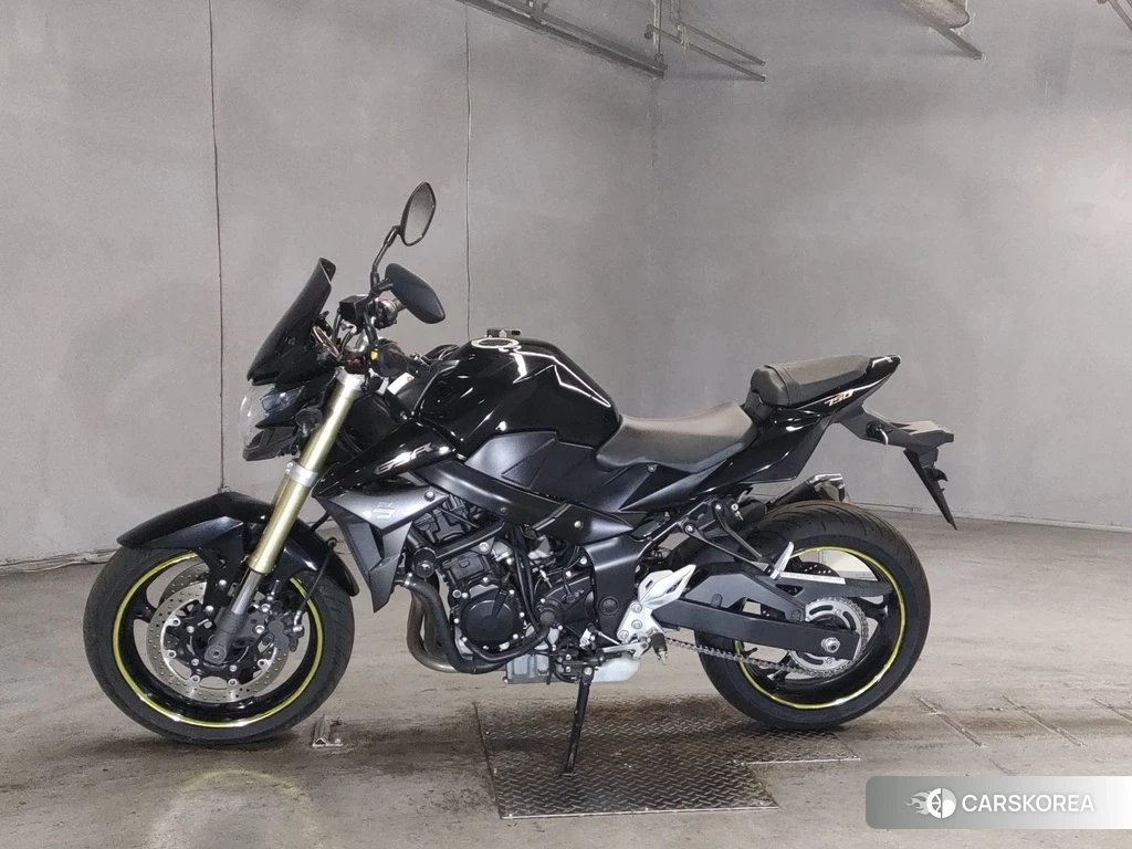 Проданный Suzuki GSR750 2011 из Японии, фото 2