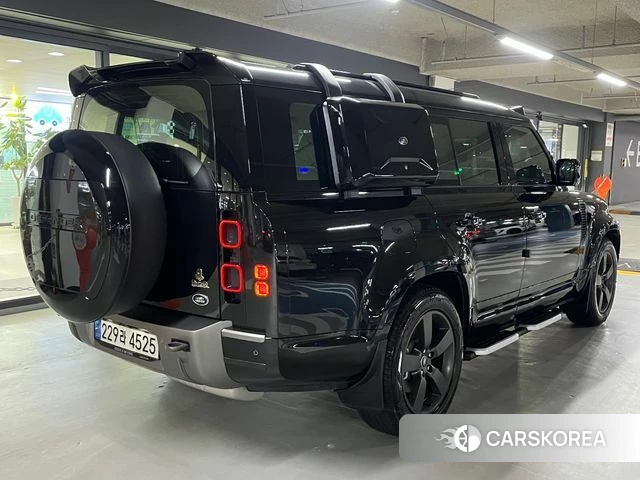 Land Rover Defender (L663) 2023 Черный из Кореи, фото 2