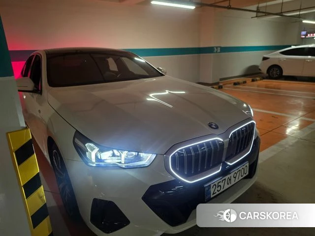 BMW 5 Series (G60) 2024 Белый из Кореи, фото 5