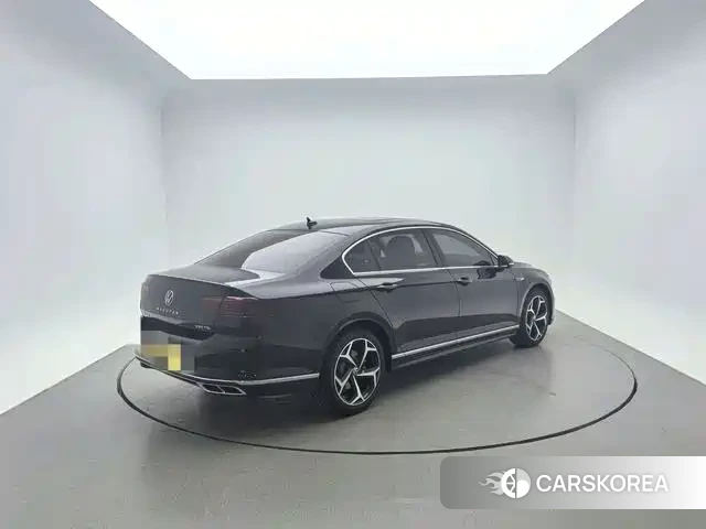 Volkswagen Magotan 2025 Черный из Китая, фото 2