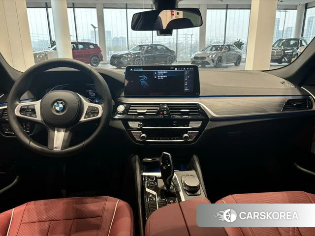 BMW 5 series PHEV 2021 Черный из Китая, фото 2