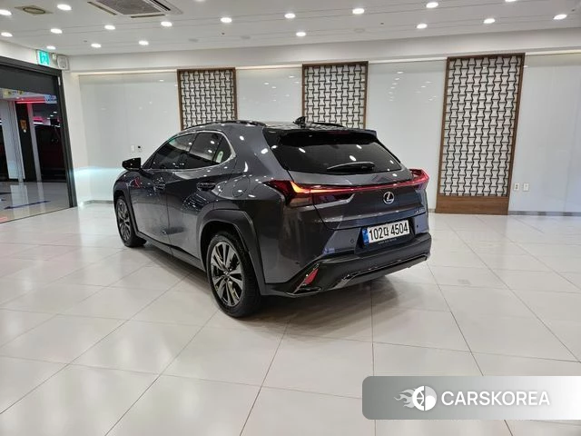 Lexus UX300h id 4601245 из Кореи 7