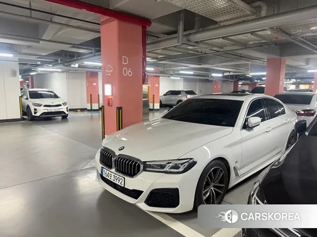 BMW 5 Series (G30) 2023 Белый из Кореи, фото 2