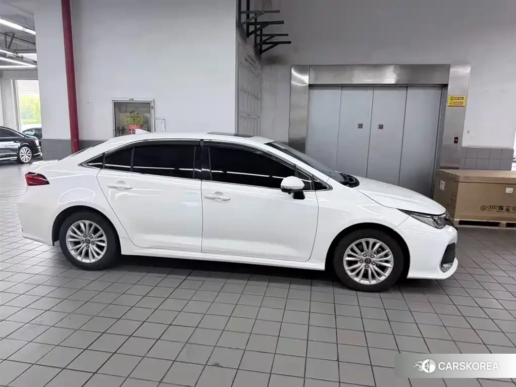 Toyota Allion 2022 Белый из Китая, фото 2
