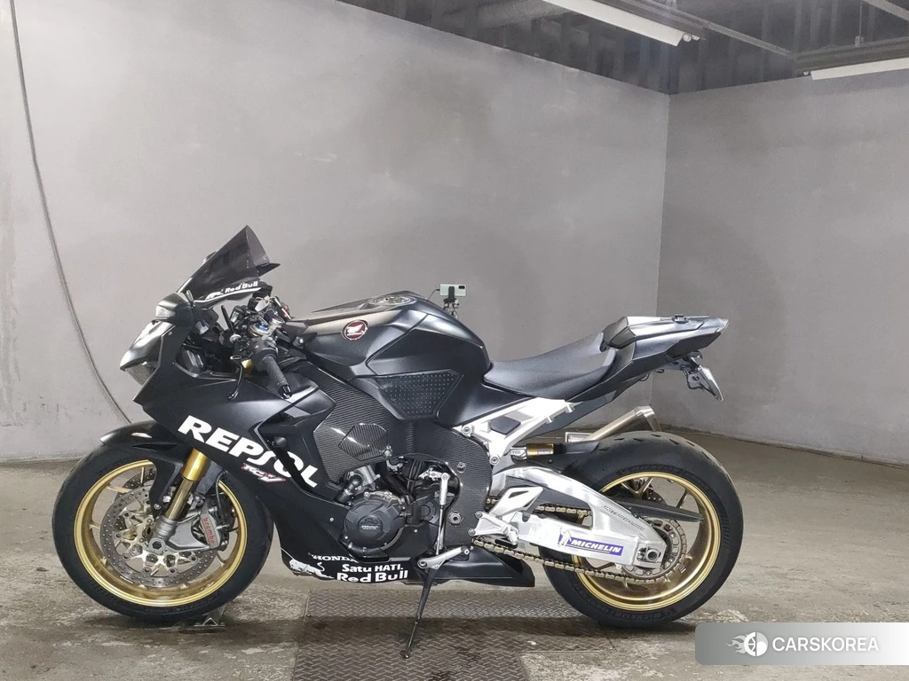 Проданный Honda CBR1000RR 2017 из Японии, фото 2