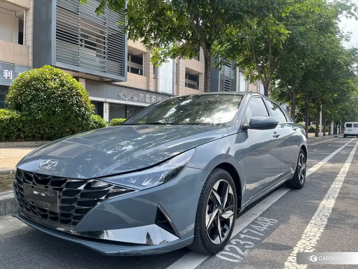 Hyundai Elantra 2022 Silver/gray из Китая, фото 2