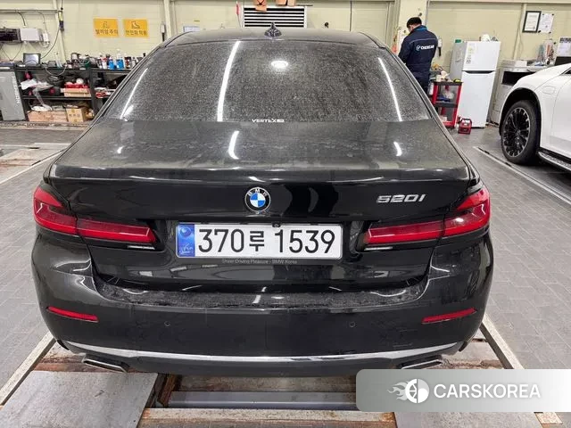 BMW 5 Series (G30) 2022 Черный из Кореи, фото 2