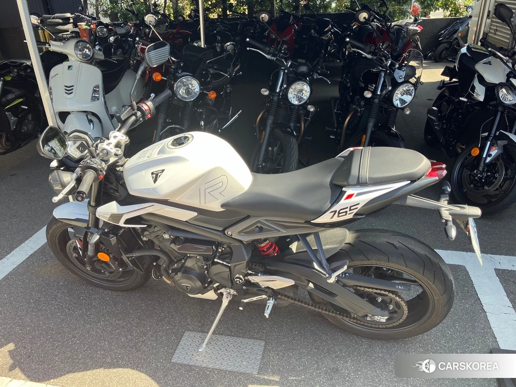 Проданный Triumph STREET TRIPLE R 2023 из Японии