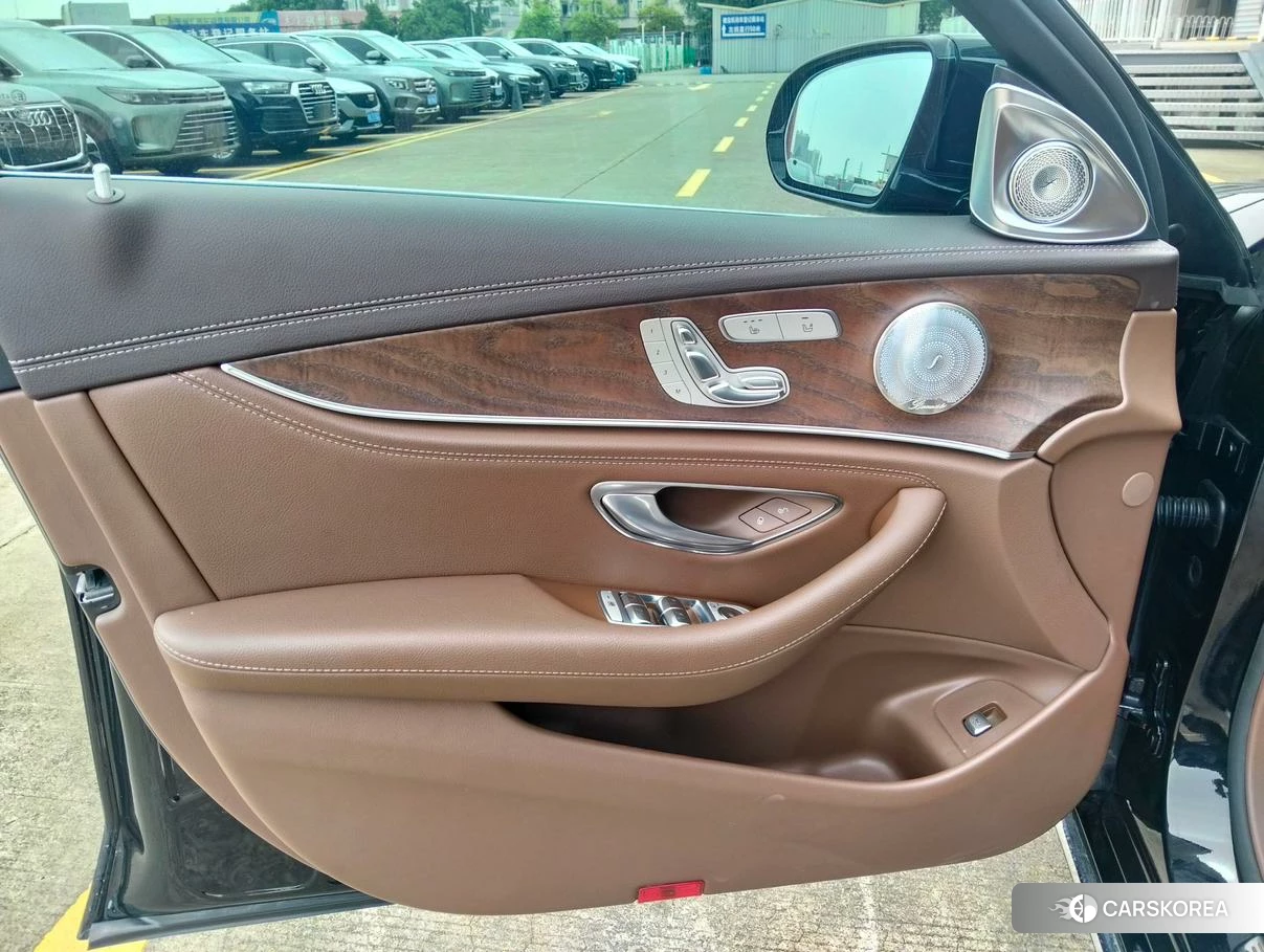 Mercedes-Benz E-class id 4468120 из Китая 9