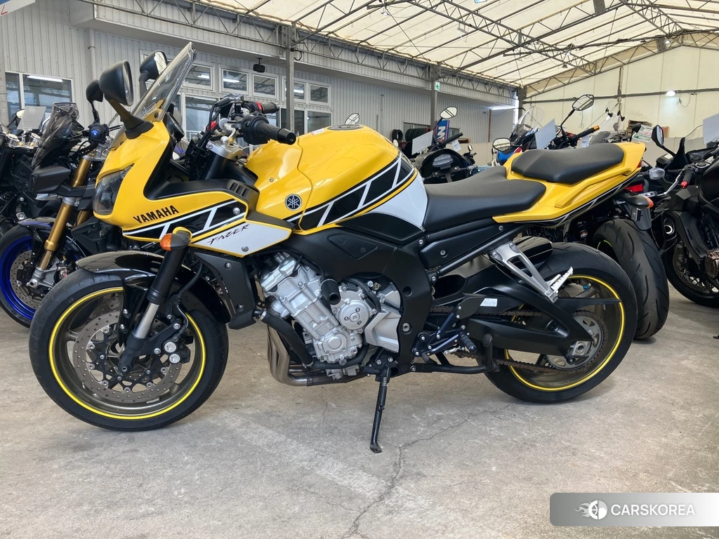 Проданный Yamaha FZ1 FEATHER 2011 из Японии