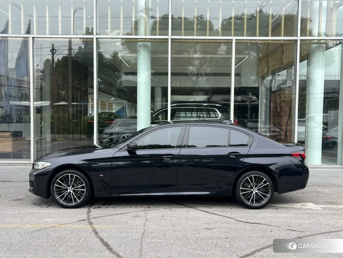 BMW 5 series 2021 Черный из Китая, фото 3