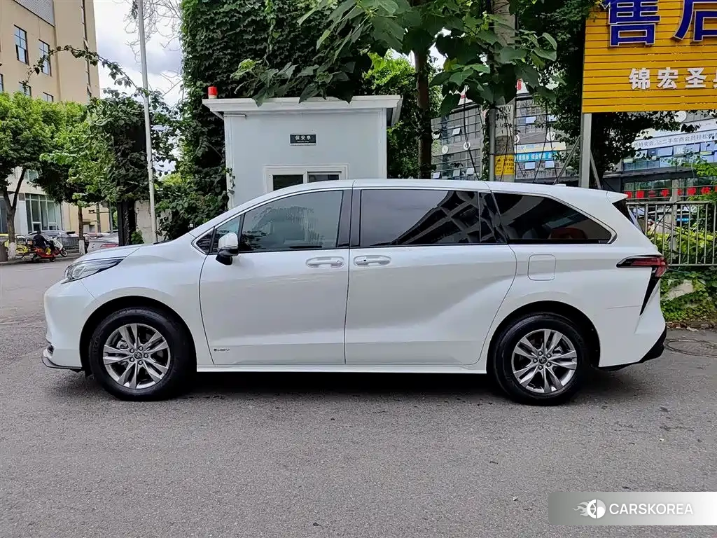 Toyota Sienna 2024 Белый из Китая, фото 3