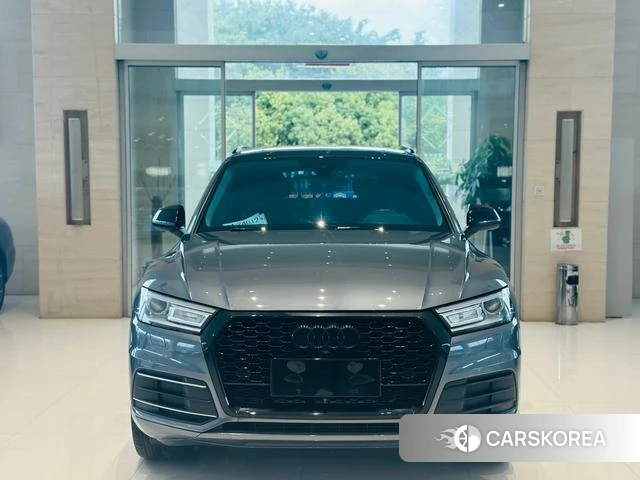 Audi Q5L 2021 Черный из Китая, фото 2