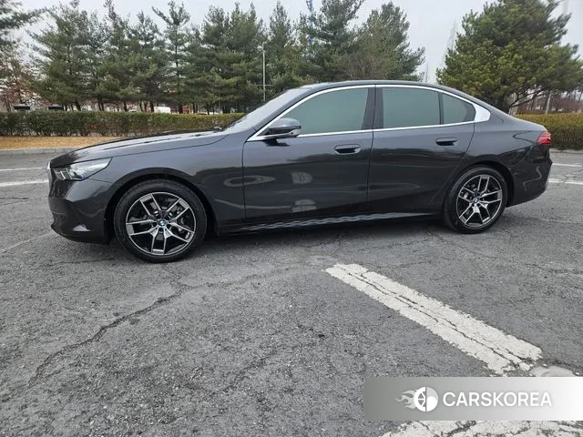 BMW 5 Series (G60) id 3739551 из Кореи 9