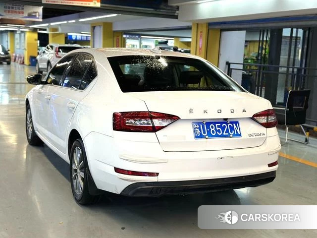 Skoda Octavia 2022 Белый из Китая, фото 2