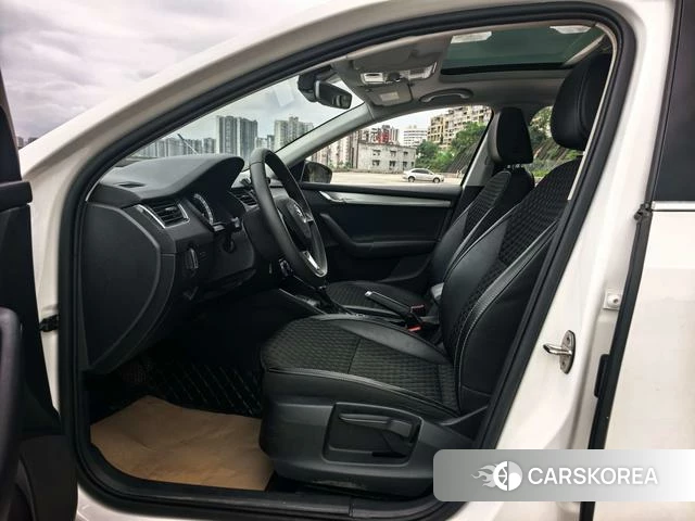 Skoda Octavia 2021 Белый из Китая, фото 5
