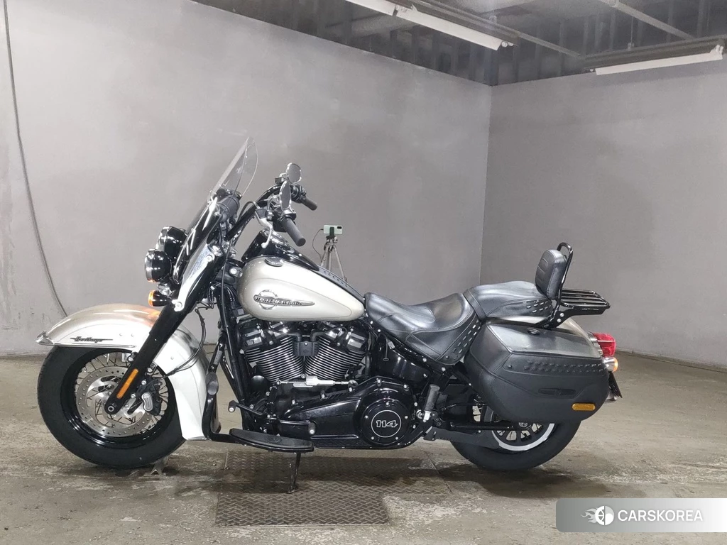Проданный Harley-Davidson Softail Heritage Classic FLHCS1870 2018 из Японии