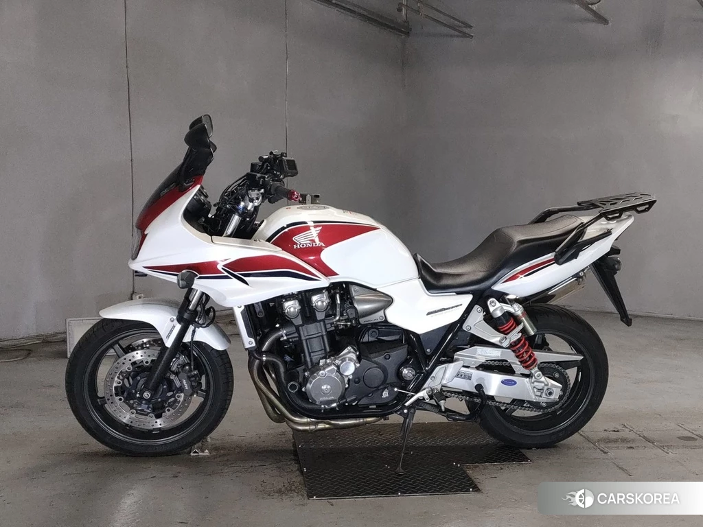 Проданный Honda CB1300SF BOLDOR 2011 из Японии, фото 2