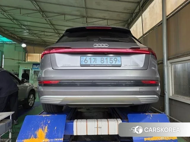 Audi e-Tron 2020 Серый из Кореи, фото 2