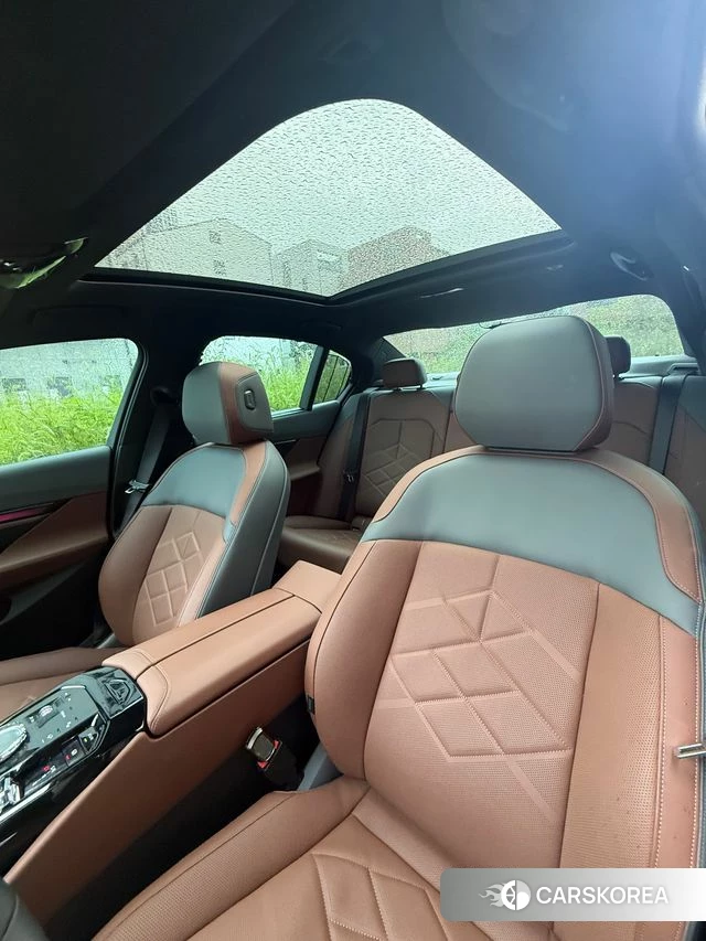 BMW 5 Series (G60) 2026 Черный из Кореи, фото 2