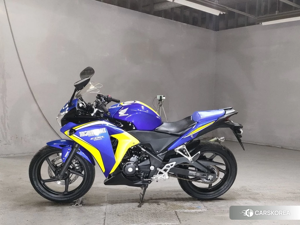 Проданный Honda CBR250R 2013 из Японии