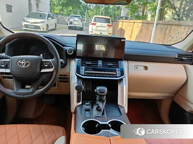 Toyota Land Cruiser (imported) 2025 Белый из Китая, фото 2