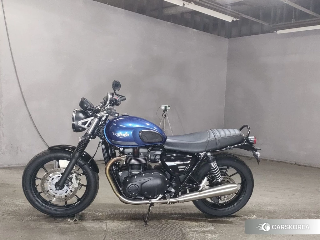 Проданный Triumph STREET TWIN 2022 из Японии