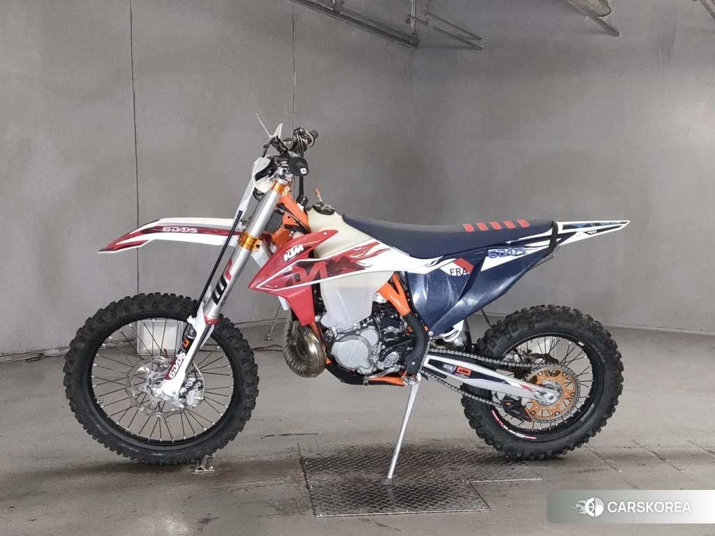 Проданный KTM 300EXC SIXDAYS TPI 2023 из Японии, фото 2
