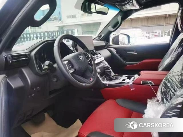 Toyota Land Cruiser (imported) 2024 Черный из Китая, фото 4