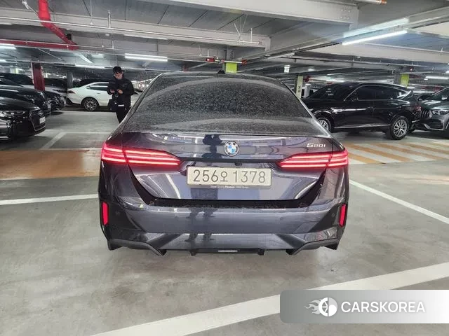 BMW 5 Series (G60) 2025 Черный из Кореи, фото 2