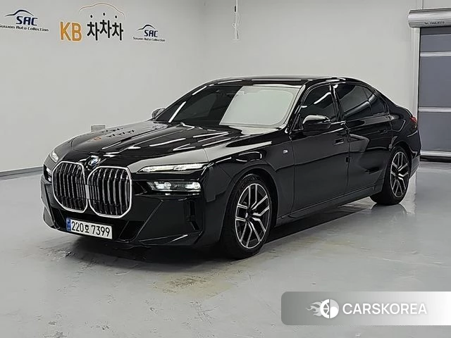 BMW 7 Series (G70) 2023 Черный из Кореи, фото 2