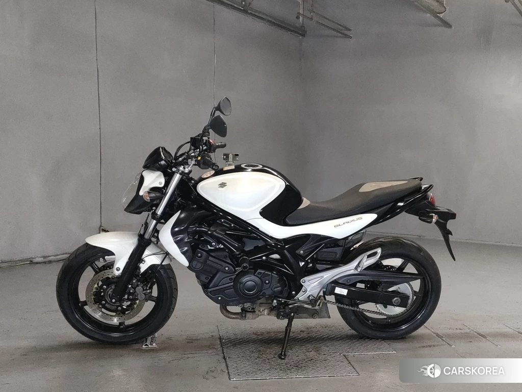 Проданный Suzuki GLADIUS 400 2013 из Японии, фото 2