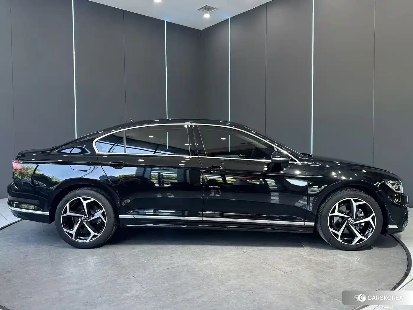 Volkswagen Magotan 2025 Черный из Китая, фото 4