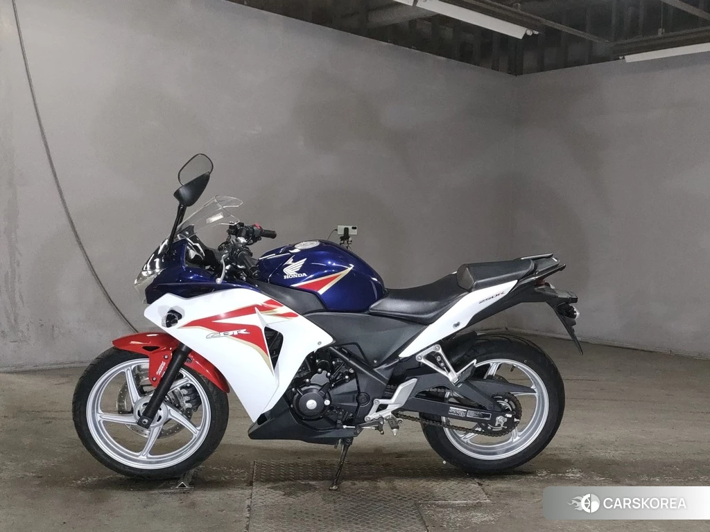 Проданный Honda CBR250R 2011 из Японии