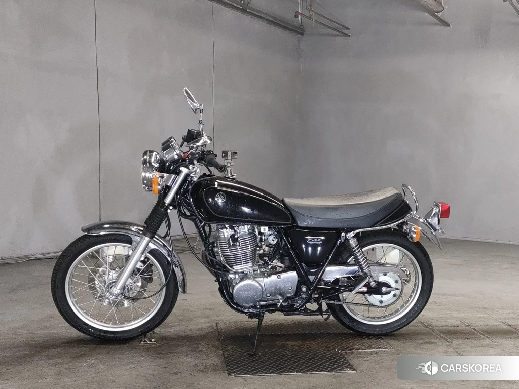 Проданный Yamaha SR 400 2018 из Японии, фото 2