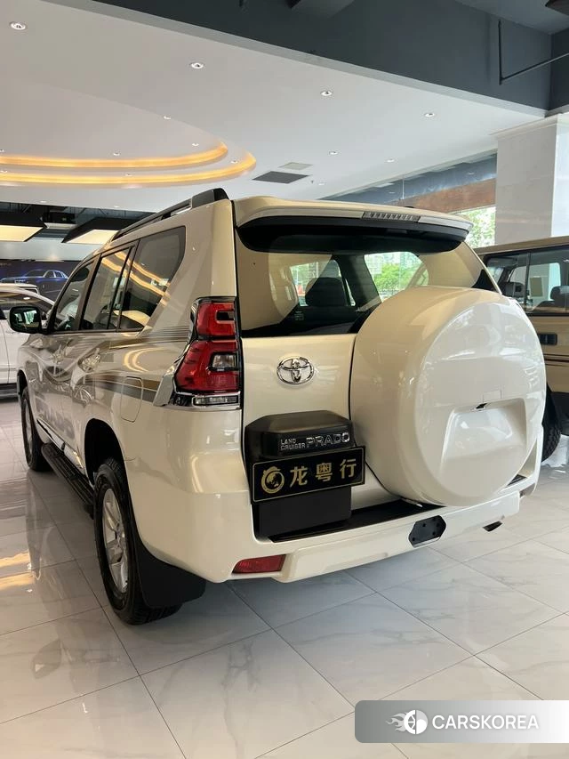 Toyota Prado (imported) 2023 Белый из Китая, фото 2