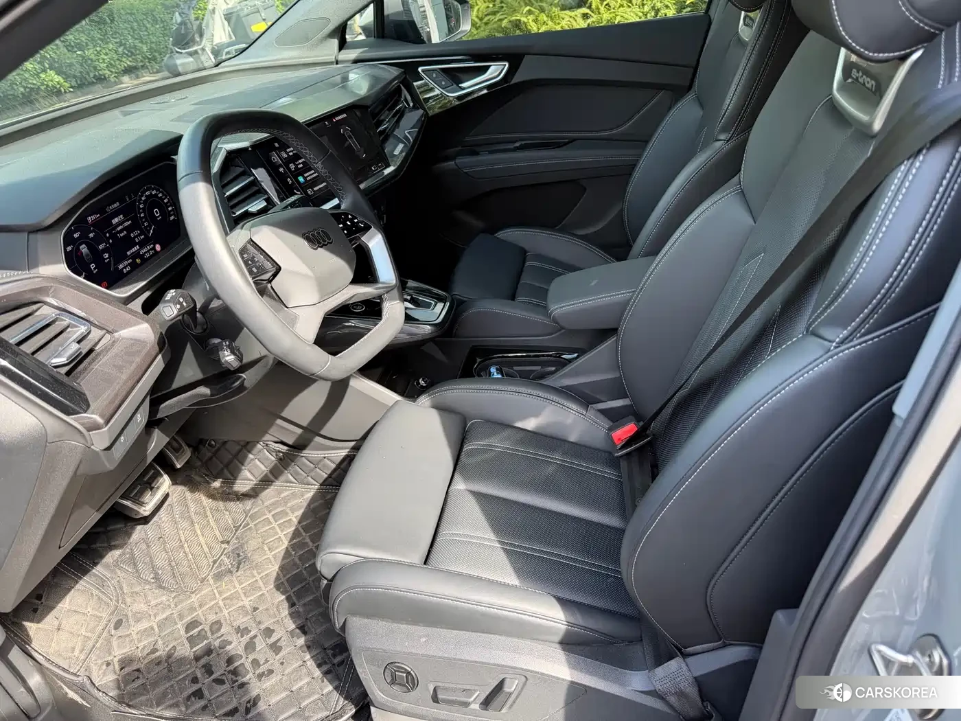 Audi Q4 2024 Silver/gray из Китая, фото 2