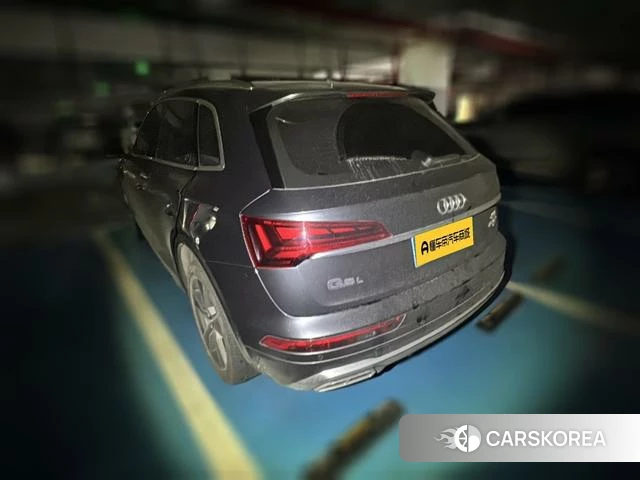 Audi Q5L 2023 Темно-серый из Китая, фото 2