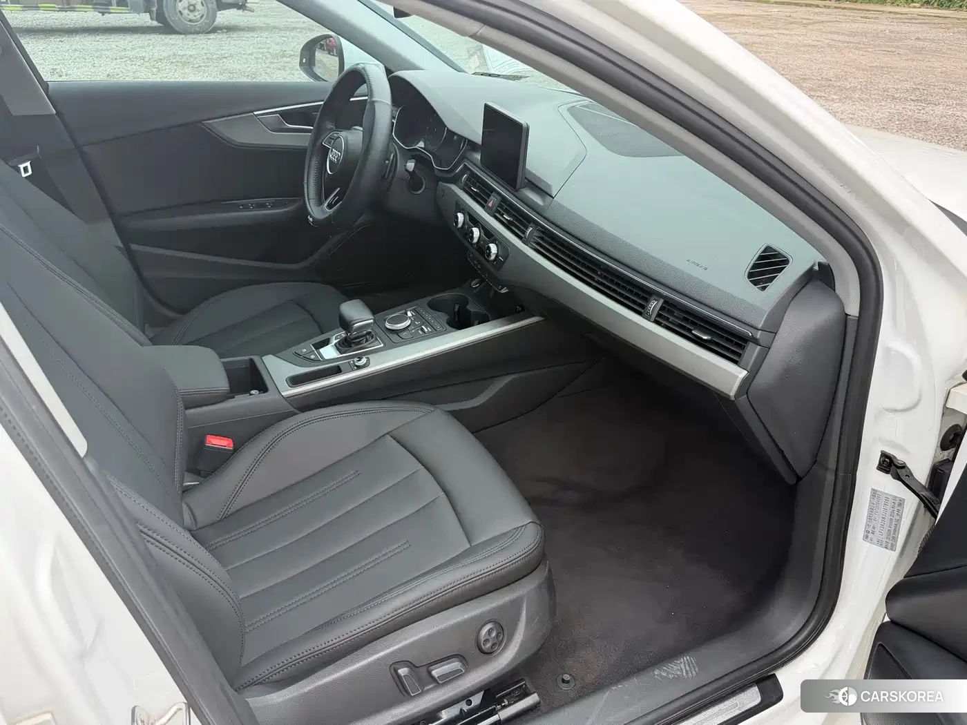 Audi A4L 2018 Белый из Китая, фото 2