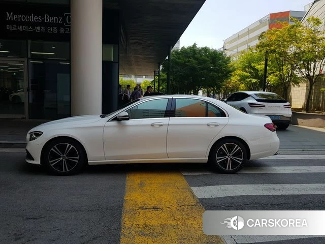 Mercedes-Benz E-Class W213 2021 Белый из Кореи, фото 2