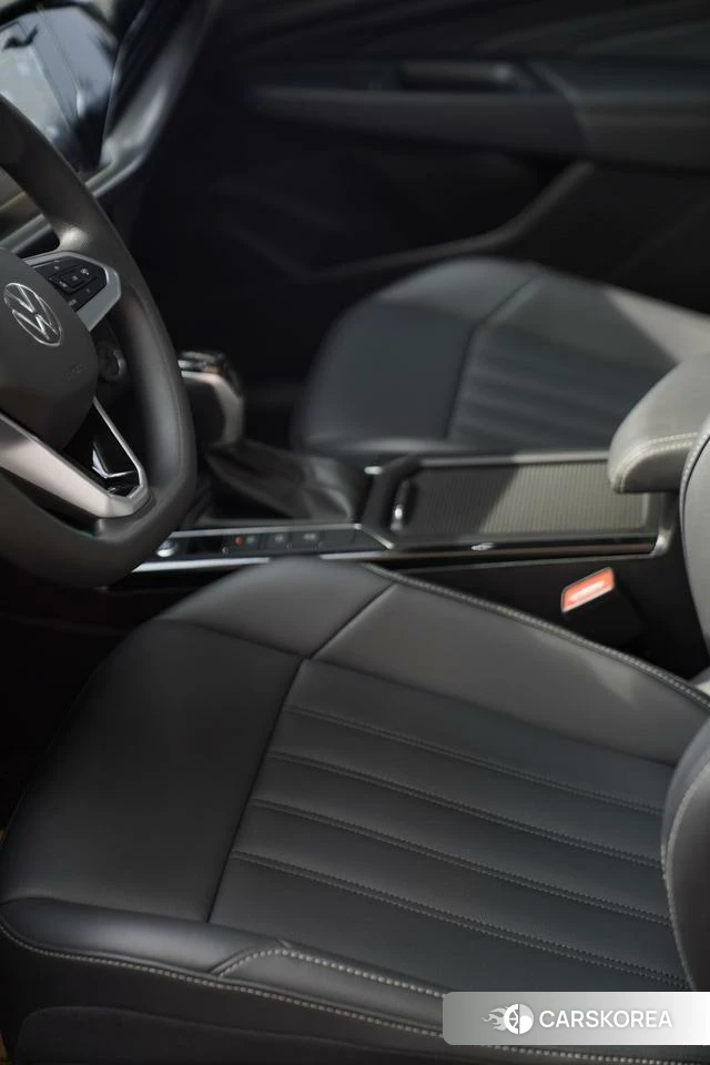Volkswagen Passat 2024 Черный из Китая, фото 3