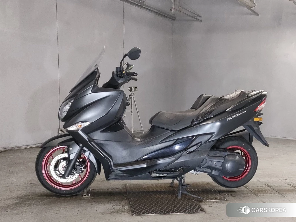 Проданный Suzuki BURGMAN 400 2017 из Японии