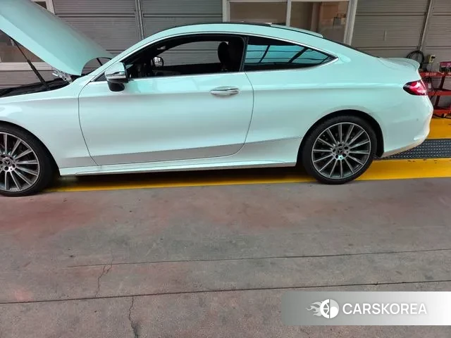 Mercedes-Benz C-Class W205 2023 Белый из Кореи, фото 2