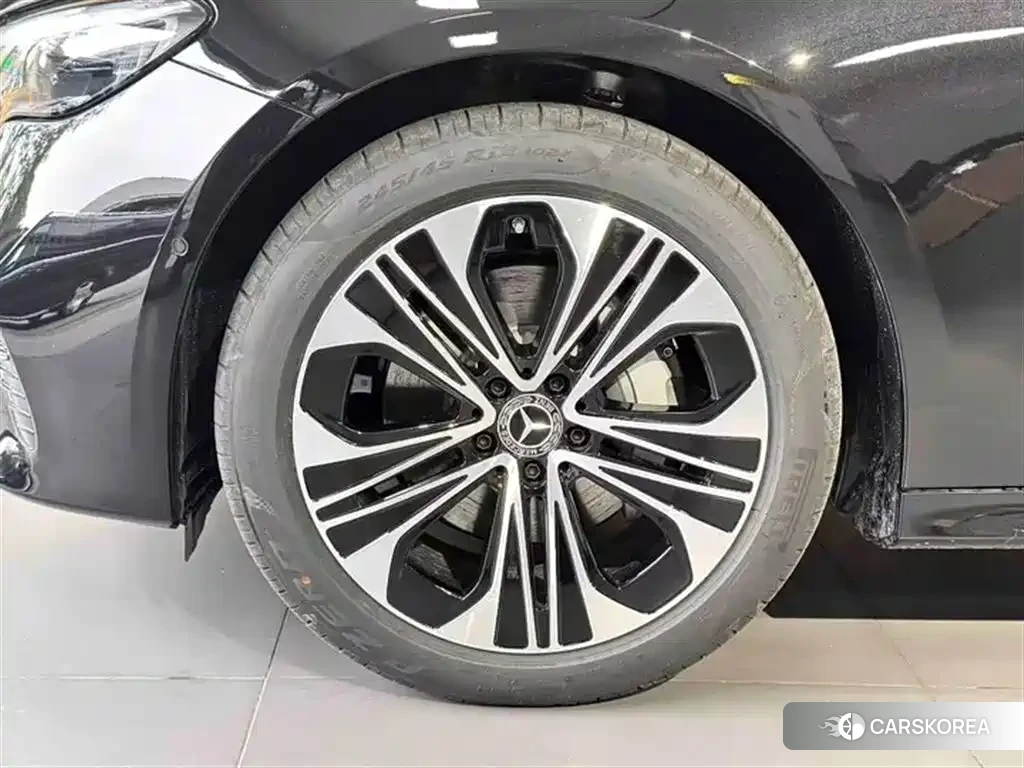 Mercedes-Benz E-Class 2026 Черный из Китая, фото 2