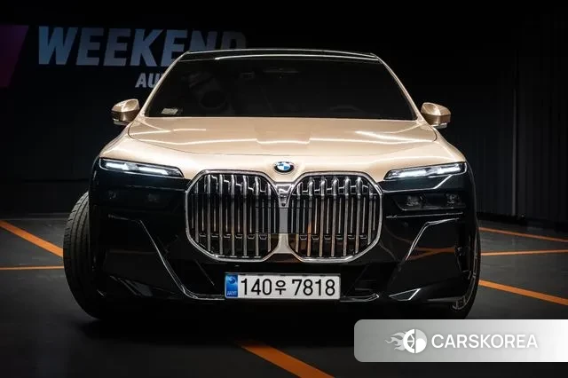 BMW 7 Series (G70) 2025 Золотой двухцветный из Кореи, фото 2