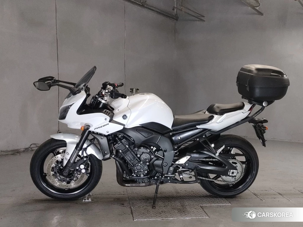 Проданный Yamaha FZ1 FEATHER 2013 из Японии, фото 2