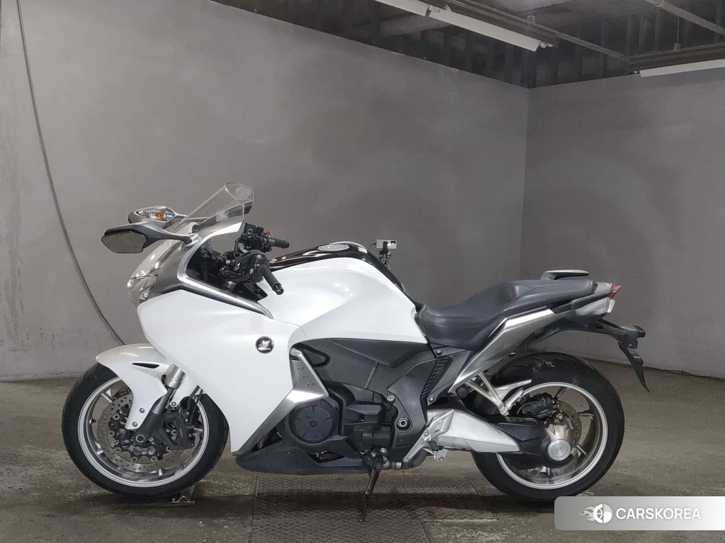 Проданный Honda VFR1200F DCT 2011 из Японии